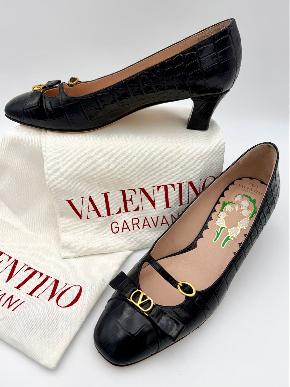 Valentino VLogo Mary Jane Pumps Embossed Black Leather Size 38 / 8 Bow Buckle